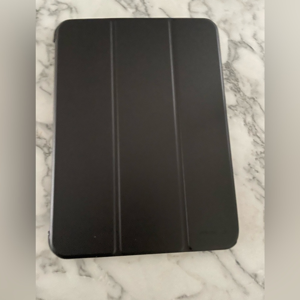 Black Apple iPad (A16) 2025 Case
